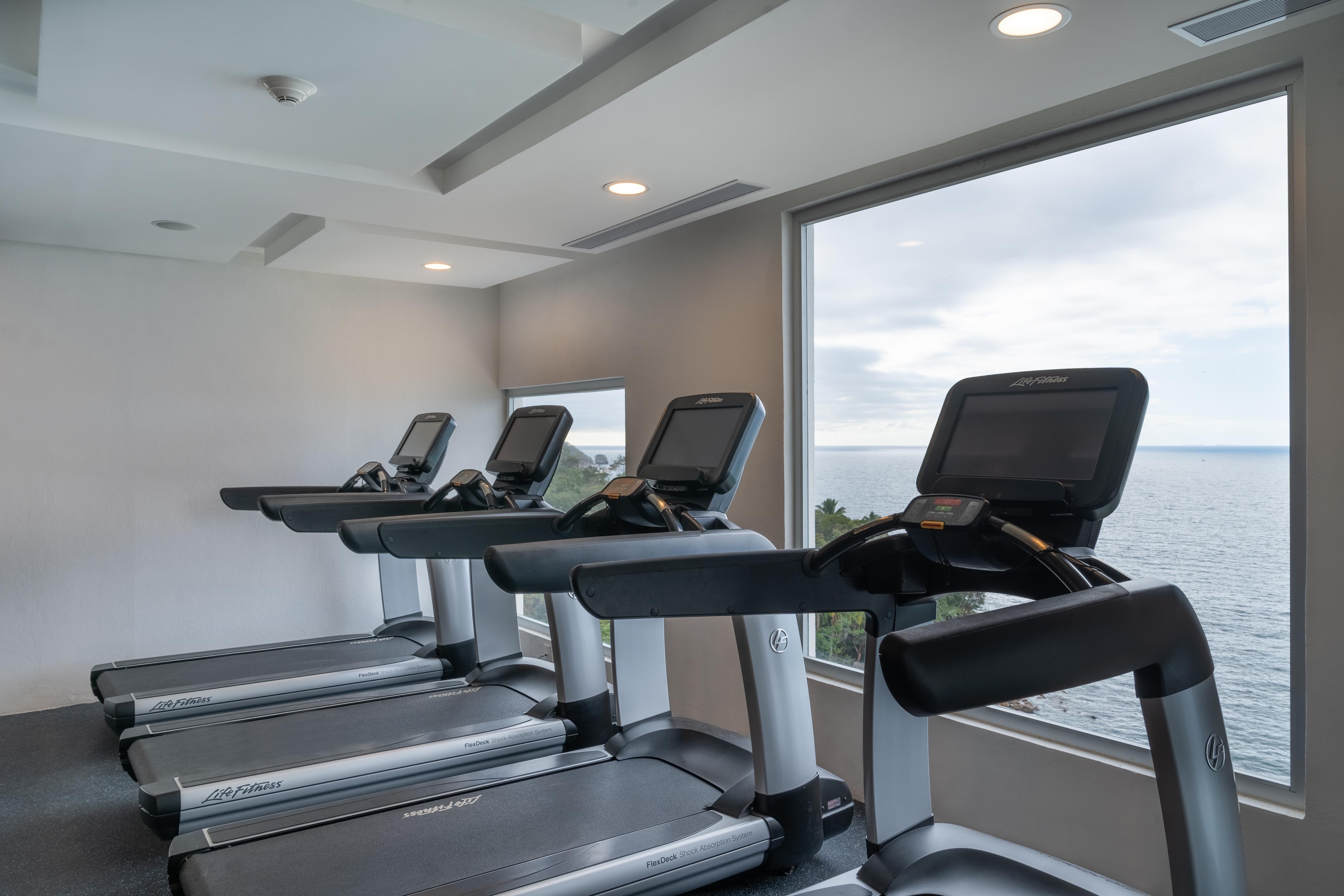 Grand Park Royal Puerto Vallarta Exteriér fotografie The gym at the hotel