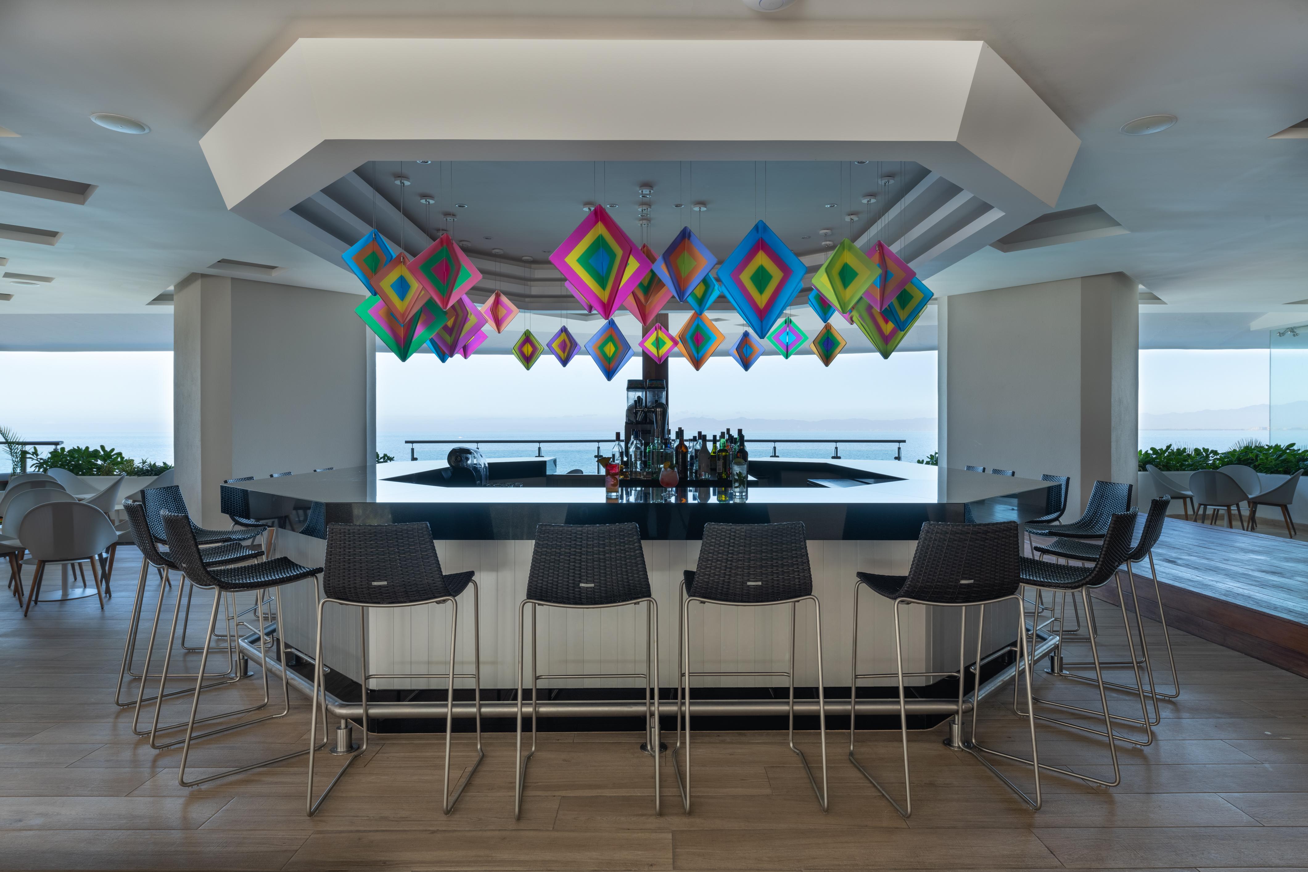 Grand Park Royal Puerto Vallarta Exteriér fotografie The bar at the 101 Sky Lounge